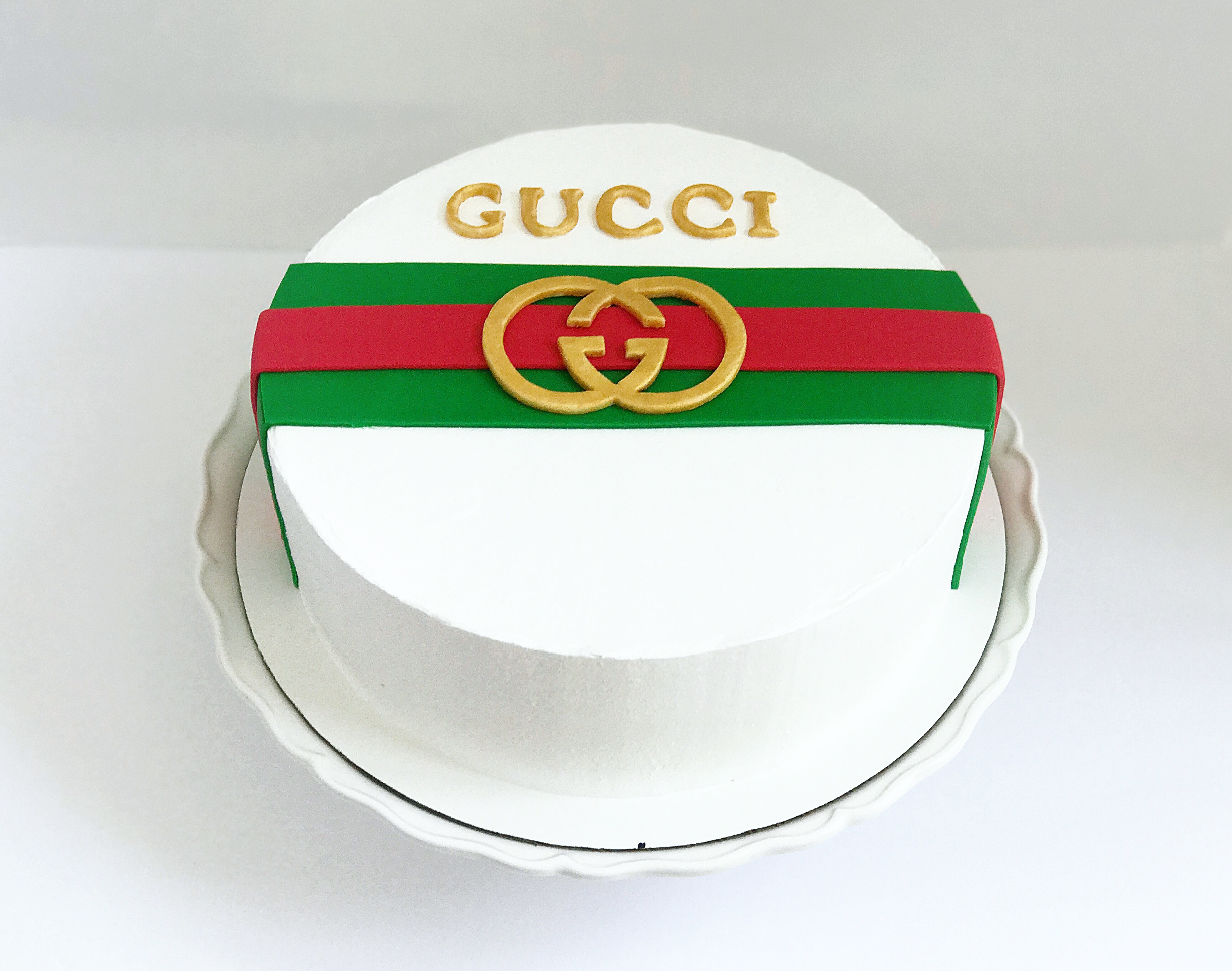 gucci logo cake